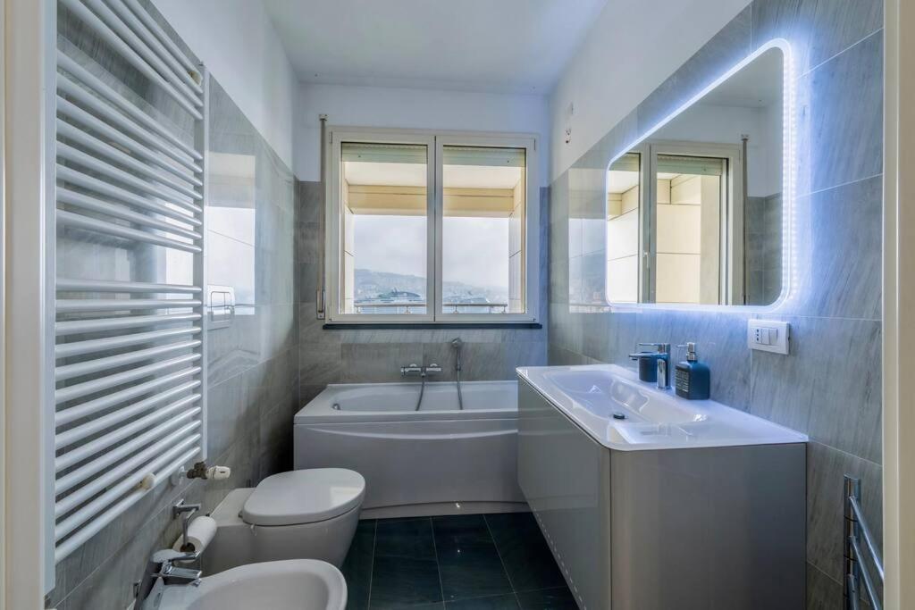 5 Stars Apart Sea View Генуя Экстерьер фото